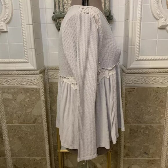 Xhileration. Size 2X. Stretch Top. Appliques. Lace. 1/3 Button Placket. B108 - Picture 2 of 7